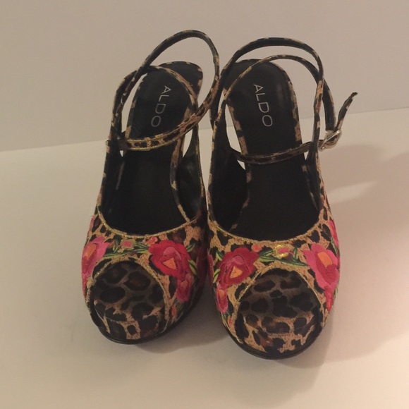 Leopard heels with ankle straps. - Picture 8 of 8