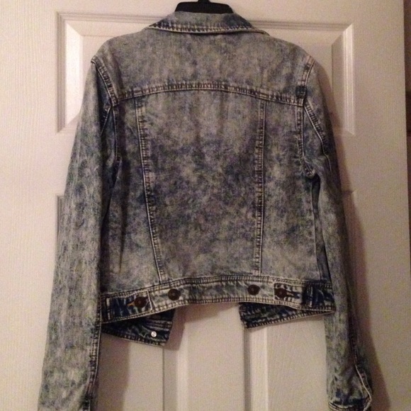 Acid wash jean jacket - Picture 2 of 2