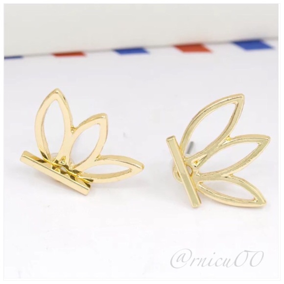 Gold Lotus Hollow Stud Earrings! - Picture 3 of 4