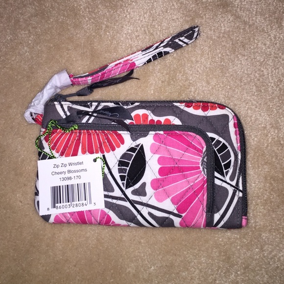 NWT Vera Bradley Zip Zip Wristlet Cheery Blossoms
