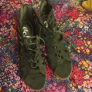 Olive green heels 😍