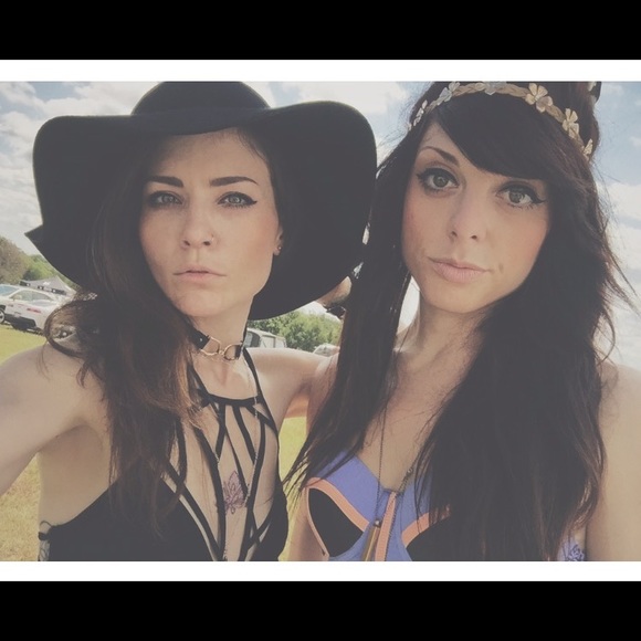 Meet your Posher, Kim - Picture 5 of 6