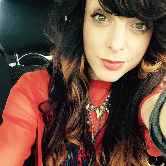 Meet your Posher, Kim - Picture 2 of 6