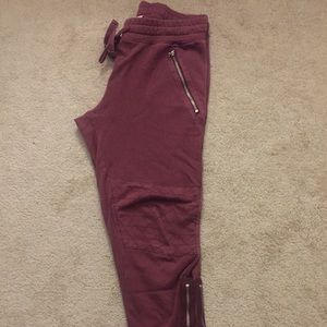 Jogger style garment-dyed sweatpants