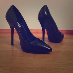 STEVE MADDEN point toe heels