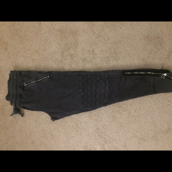 Skinny fit jogger style garment-dyed sweatpants