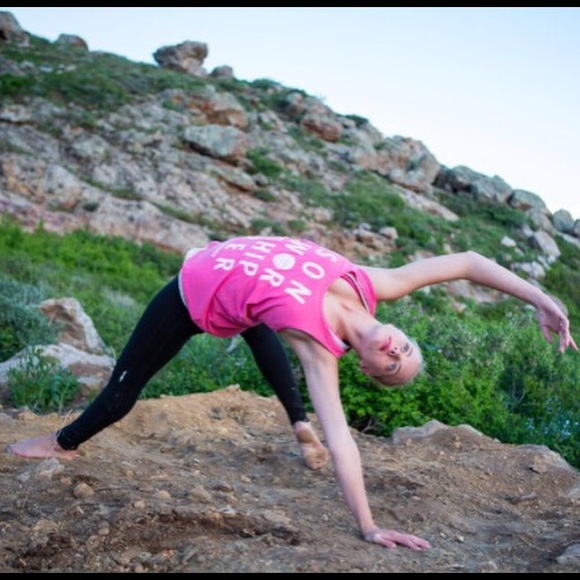 Samantha, Top 10% Seller, Top Rated & Posh Mentor - Picture 4 of 7