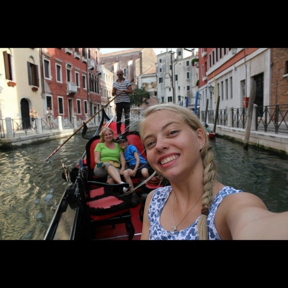 Samantha, Top 10% Seller, Top Rated & Posh Mentor - Picture 7 of 7