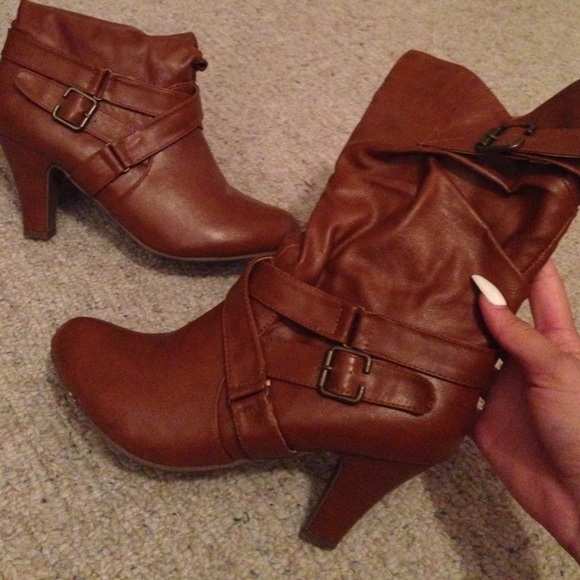 Chestnut heel boots - Picture 1 of 2