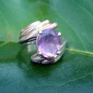 Vintage Sterling silver and amethyst stone ring.