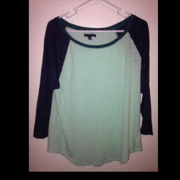 American eagle short sleeve shirt.