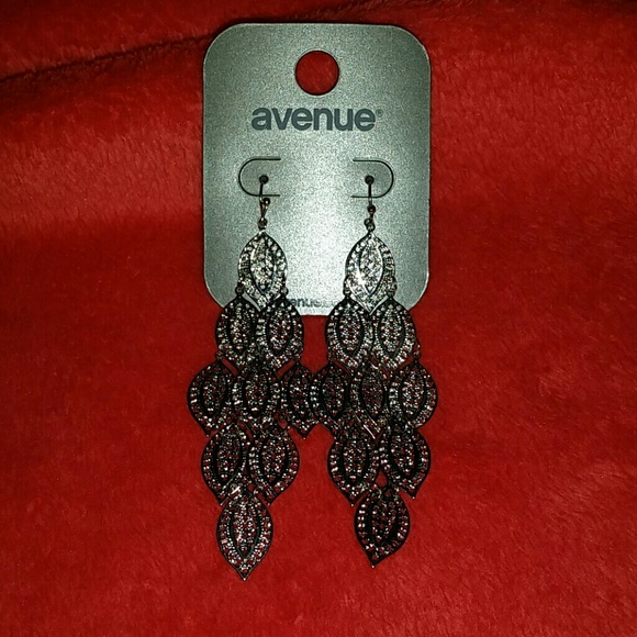 Earrings - Picture 1 of 2
