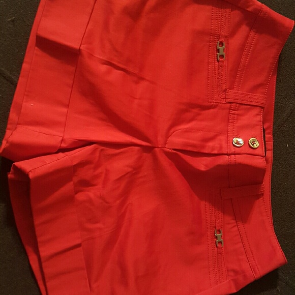 🐞WHBM red shorts NWOT🐞