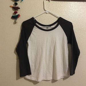 ✨Brandy Melville Baseball T✨