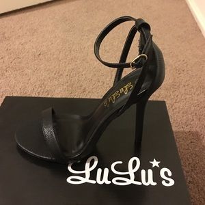 Lulu's black heels