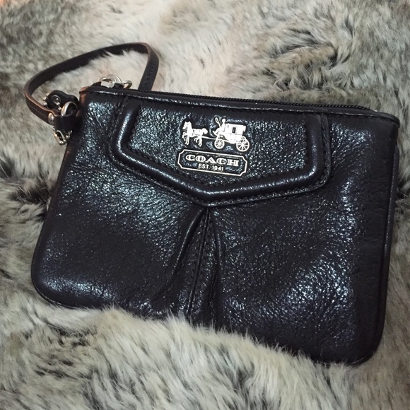 REDUCED❗️Coach Black Leather Sm Wristlet
