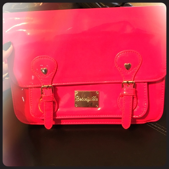 Betseyville clutch