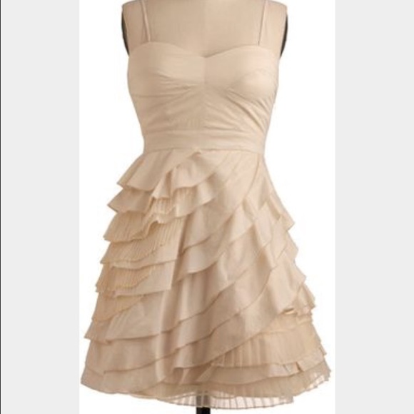 Baklava beauty ivory ruffled dress