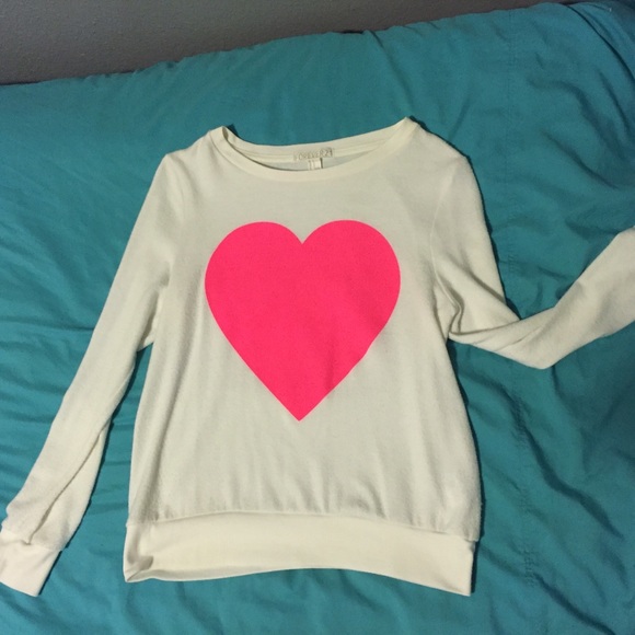 Forever 21 Sweaters - Forever 21 heart sweater💗