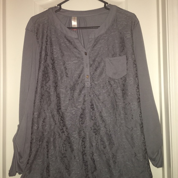 Quarter sleeve lace tshirt