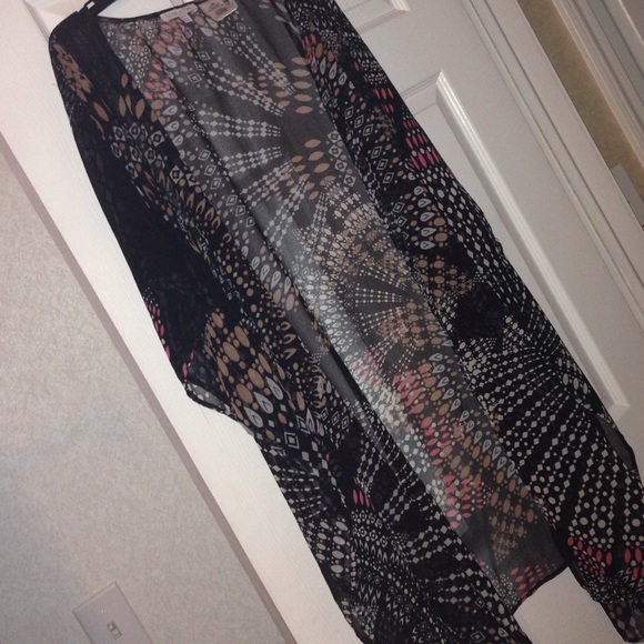 Long printed shaw - Picture 1 of 2