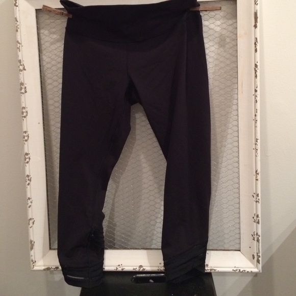 Black Wunder Under Roll Down Crop