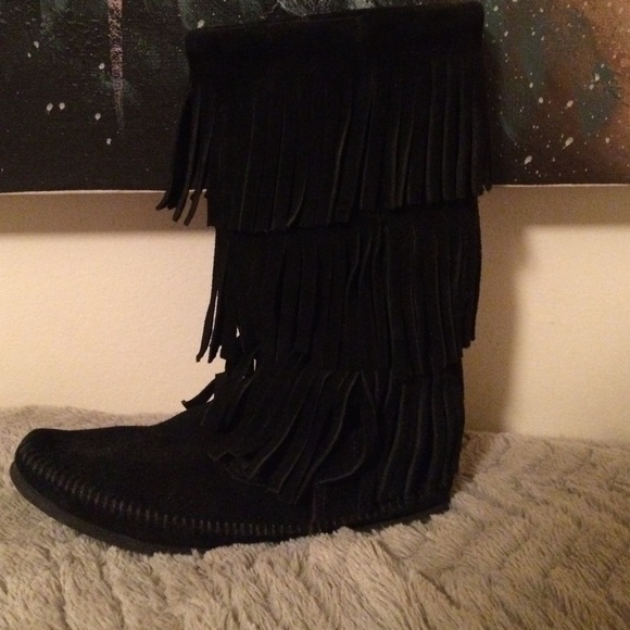 Minnetonka black fridge boots