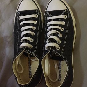 black converse shoes