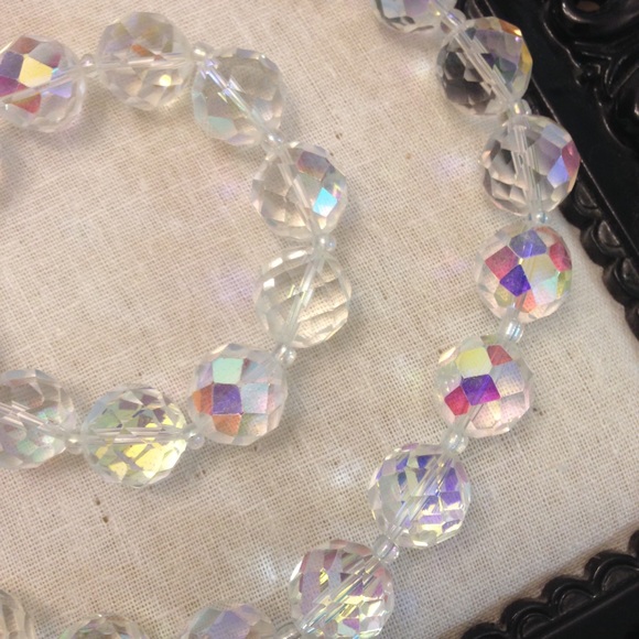 Iridescent lucite jewelry set - Picture 2 of 2