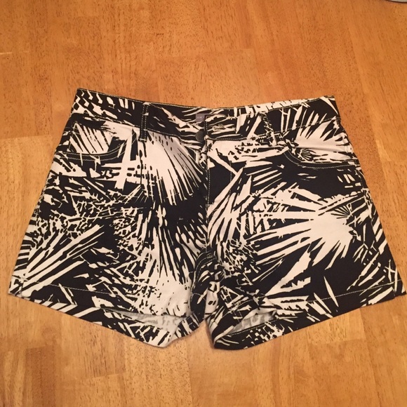 New York and Company print shorts!