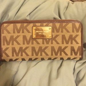 Michael Khors Jet Set monogram travel wallet