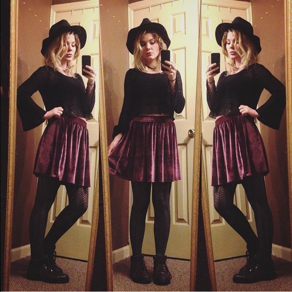 SALE🎀🌹Super cute velvet skater skirt!