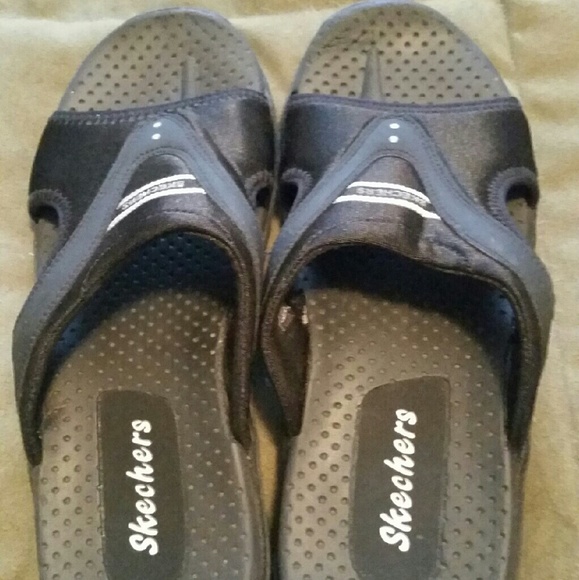Black Skecher woman's sandals
