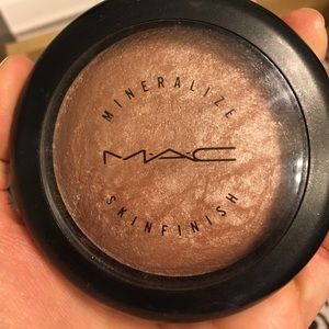 MAC Mineralize Skin Finish soft and gentle