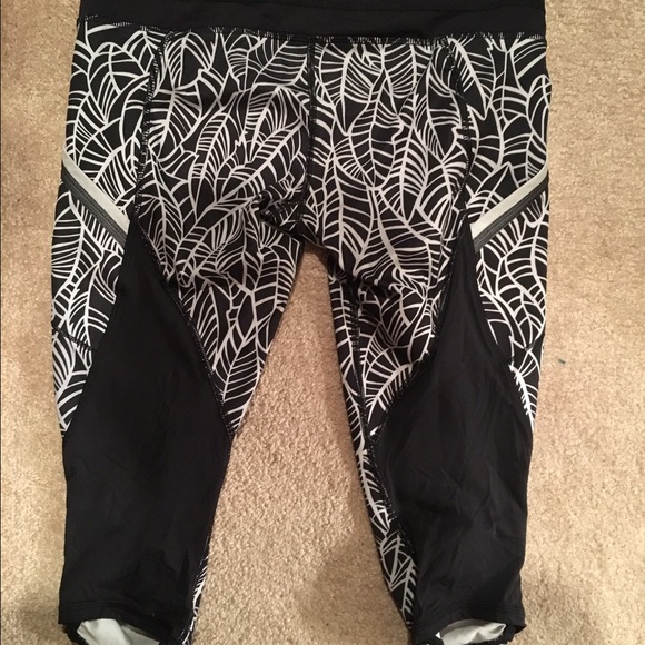 Lululemon run a marathon crop 8