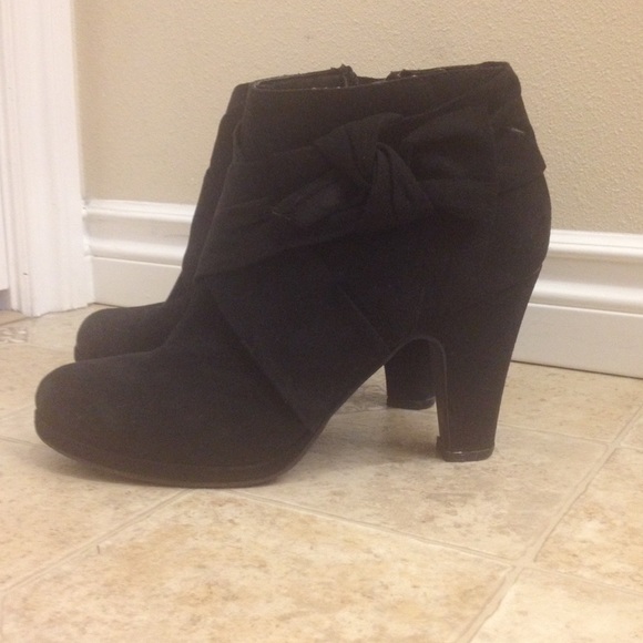 ✨ Black ankle boot bow tie heels ✨