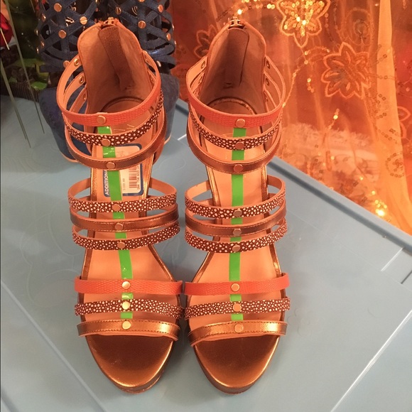 Nicole Miller beautiful brown high heels❣