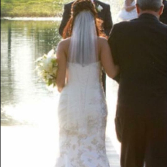 Wedding dress ! - Picture 2 of 4