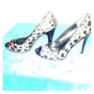 NWOT Grey and black polka dot Nine West pumps