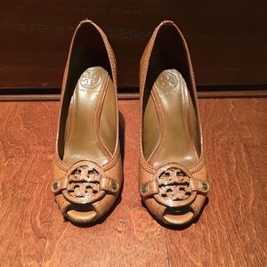 Tory Burch❤️Amanda Wedge❤️Size 7.5❤️Tan