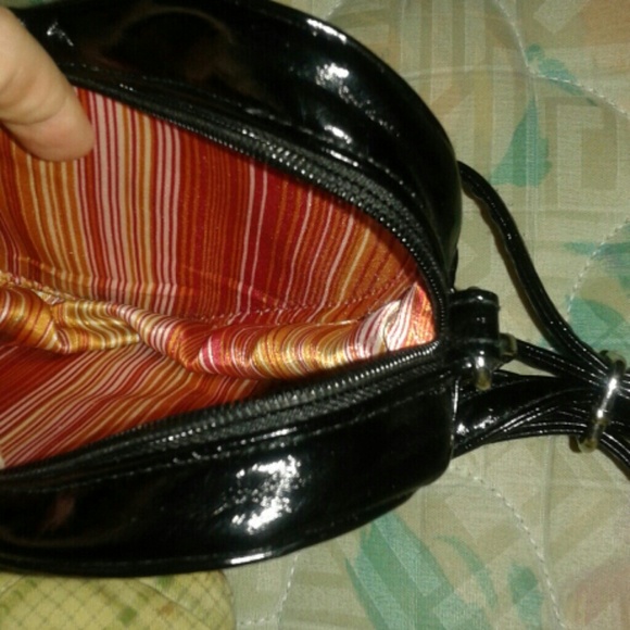 New Black heart shaped goth purse/shoulder bag - kawaii - Picture 3 of 4