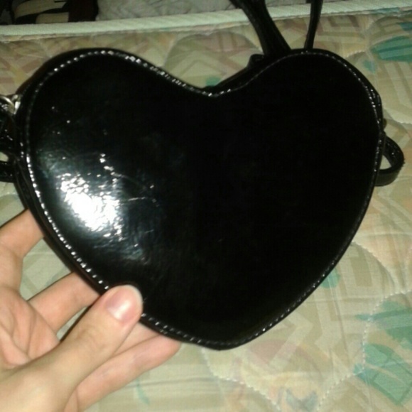 New Black heart shaped goth purse/shoulder bag - kawaii - Picture 4 of 4