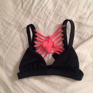 BEACH RIOT TOP