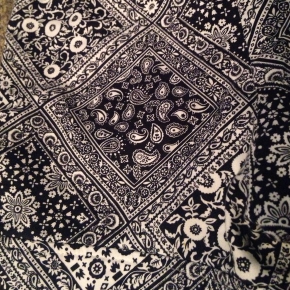 Cute patterned anthropologie  shorts - Picture 3 of 3