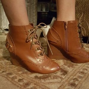 *SOLD*Chinese Laundry wedges