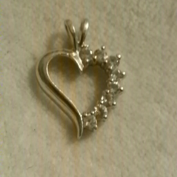 Vintage 14k gold &diamond heart pendent