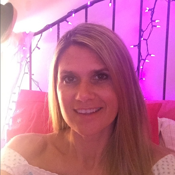 Meet your Posher, Tamara - Picture 2 of 2