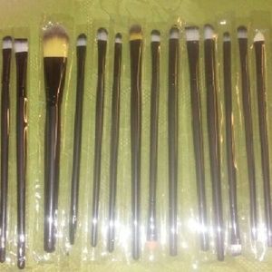 Makeup brush set bundle