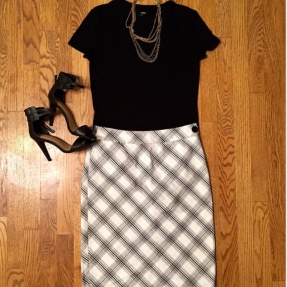 ❗️SOLD❗️ Semi Sheer Black Tee - Picture 4 of 4