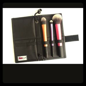 Real Techniques travel MU brush carrying case